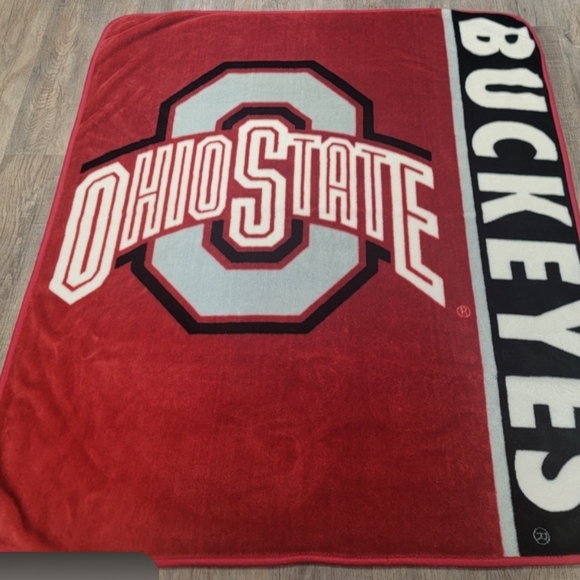 Ohio State Authentic Apparel Other - Ohio State Buckeyes Blanket Red Black Buckeyes Stadium Throw Football 59x53